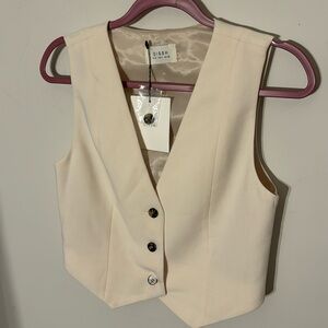 Reposh—DISSH Cream Sleeveless Vest Top
No tags included